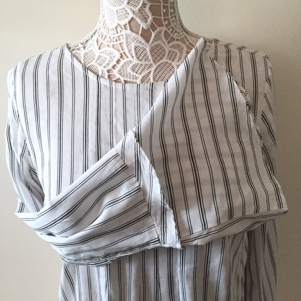 Pea in the Pod•Bell Sleeve Maternity Top🎉HP🎉 - Picture 7 of 12